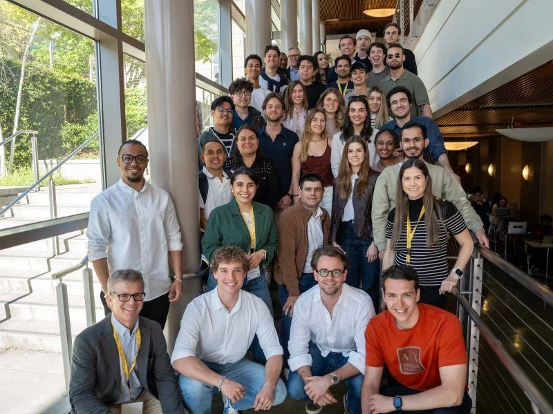 Extraordinario: alumnos de ie university y uc berkeley trabajan en el desarrollo de sistemas avanzados de ia. 2 Alumnos de ie university y uc berkeley