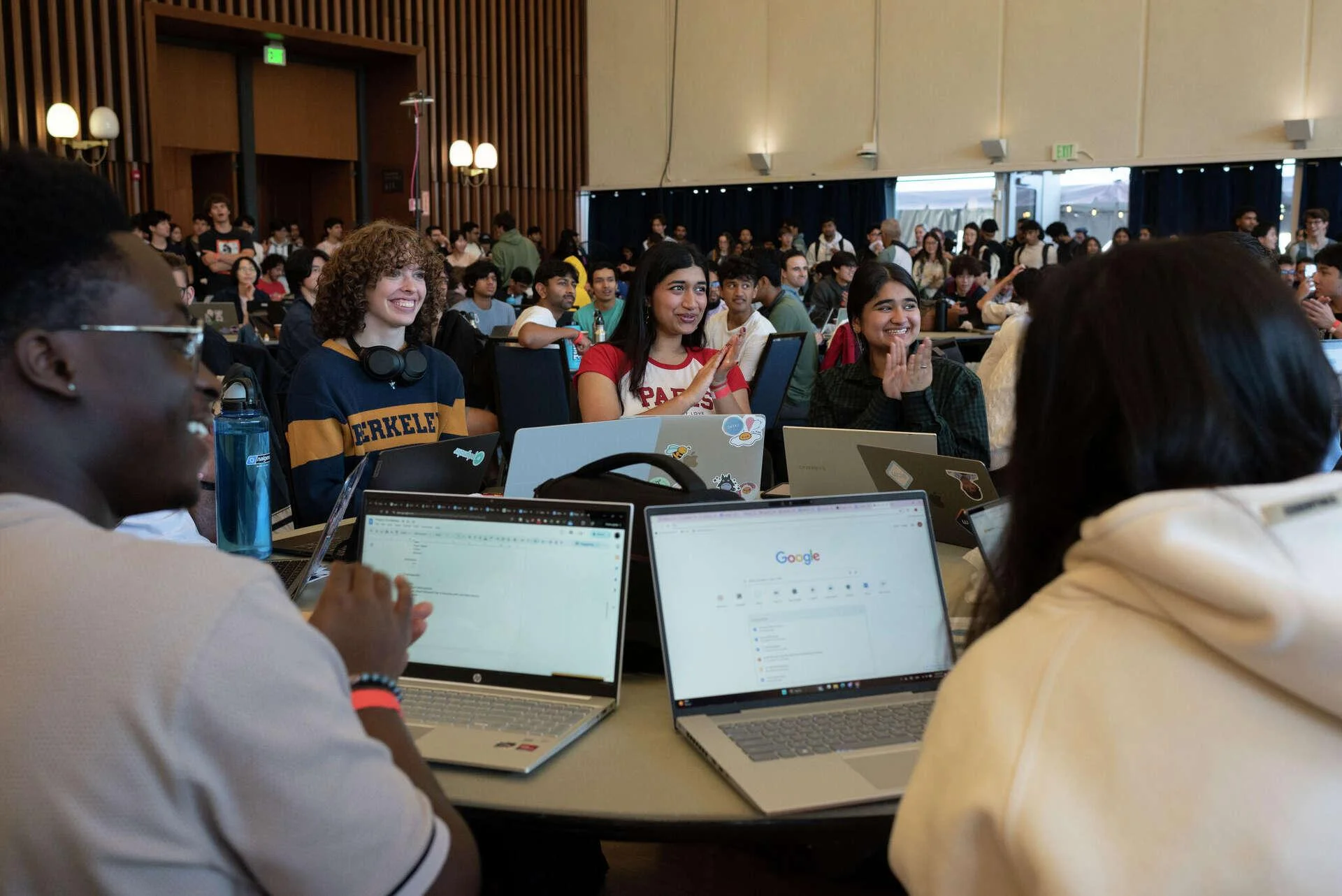 Extraordinario: alumnos de ie university y uc berkeley trabajan en el desarrollo de sistemas avanzados de ia. 1 Alumnos de ie university y uc berkeley
