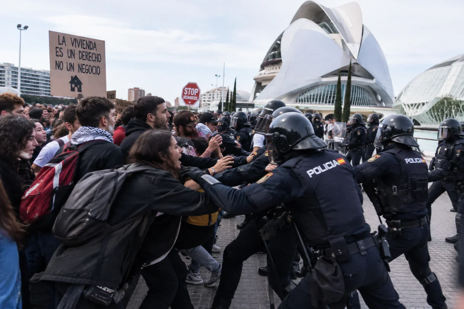 Histórico: operación trampolín: la policía inicia el desalojo del mayor asentamiento de ceuta. 1 Operación trampolín
