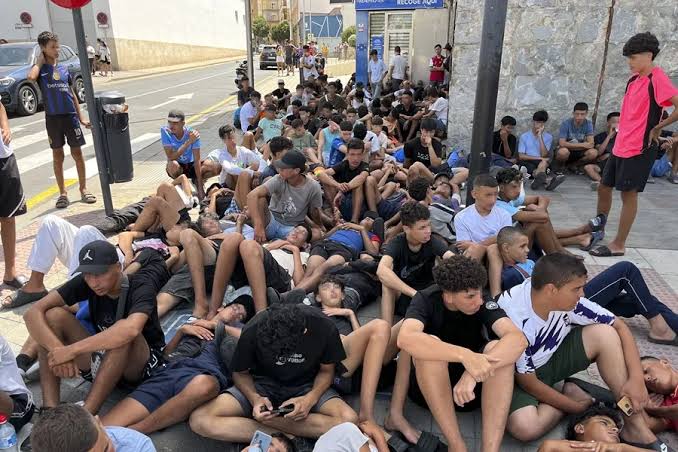 Asombroso: el 86 % de los niños migrantes que llegaron a españa en 2025 lo hicieron solos. 2 El 86 % de los niños migrantes que llegaron