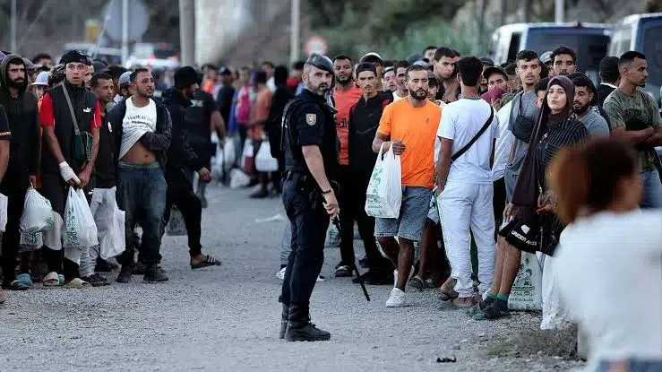 Desalojo masivo en el guano, el último gran asentamiento de emigrantes en ceuta, en un operativo oficial. 2 Desalojo masivo en el guano