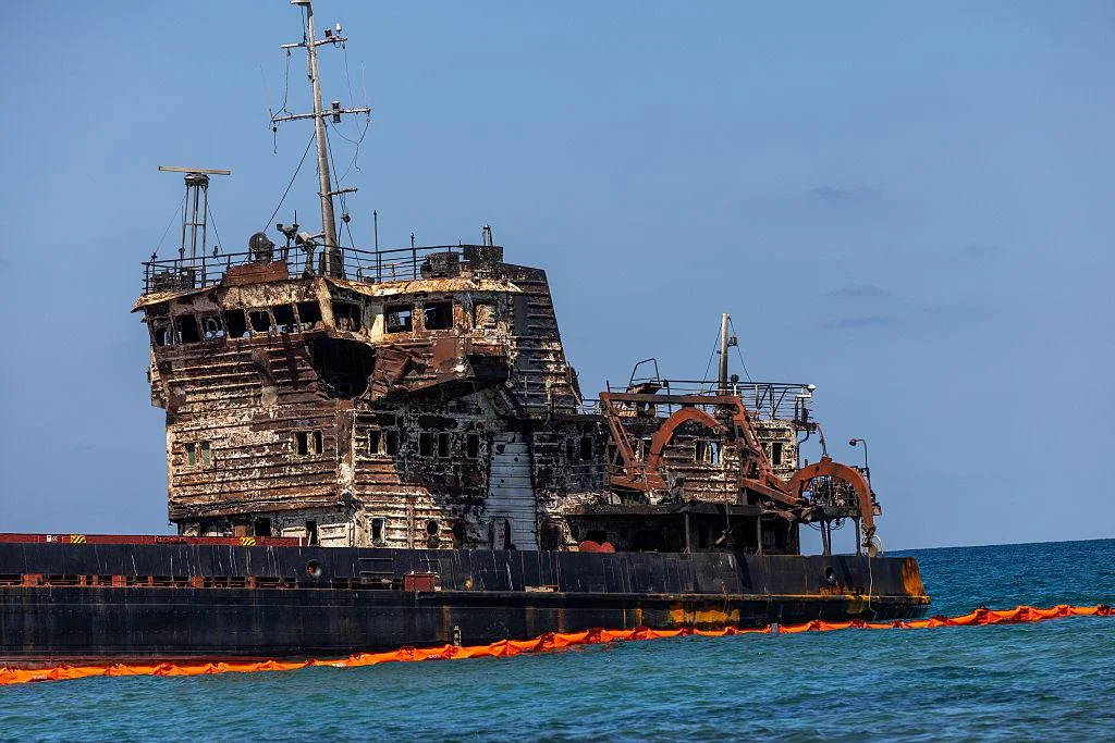 Sorprendente: un barco turco cargado de grano se hunde en el mar negro tras el impacto de drones. 2 Barco turco