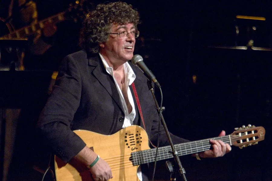 El popular cantautor argentino piero fallece a los 81 años en buenos aires. 1 Popular cantautor argentino piero