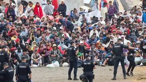 Desalojo masivo en el guano, el último gran asentamiento de emigrantes en ceuta, en un operativo oficial. 3 Desalojo masivo en el guano