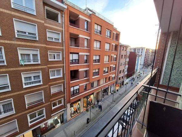 Sorprendente: los vecinos de los ochos de erandio tienen los decretos de vivienda en el mirador 2 Vecinos de los ochos de erandio