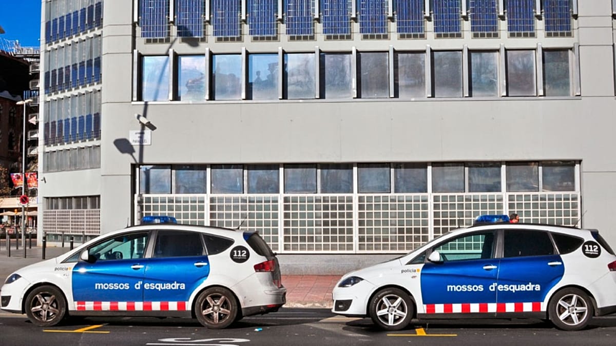 Un grave accidente de autobús en cataluña deja decenas de heridos tras una increíble caída por un terraplén de 20 metros. 1 Un grave accidente de autobús