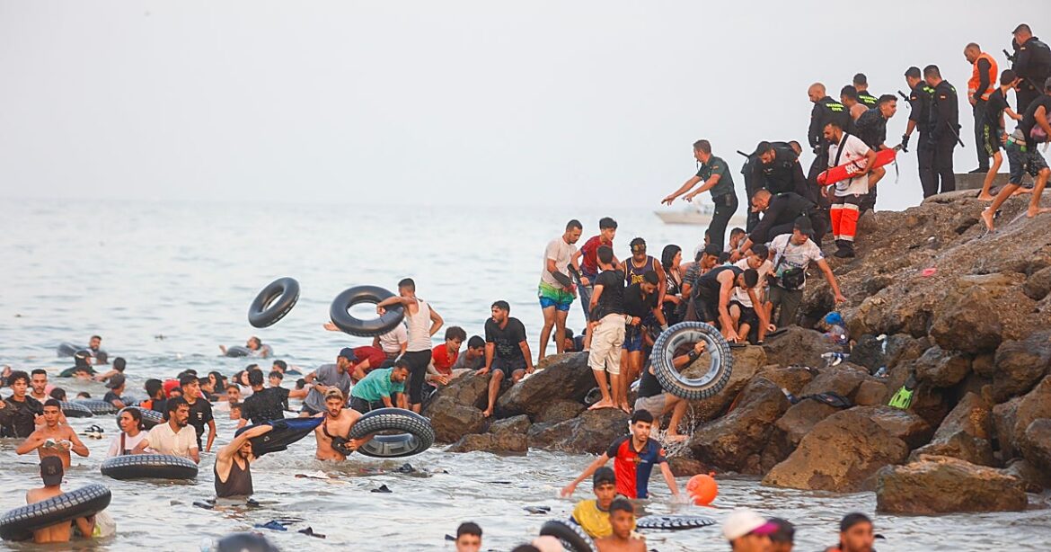 Frontex sitúa a la ruta migratoria que afecta a ceuta como la «única» que creció en 2026 antes de la crisis