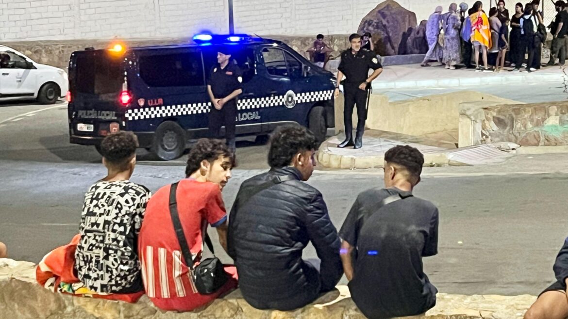 Un incendio en el tarajal calcina 42 chabolas de migrantes en una madrugada con