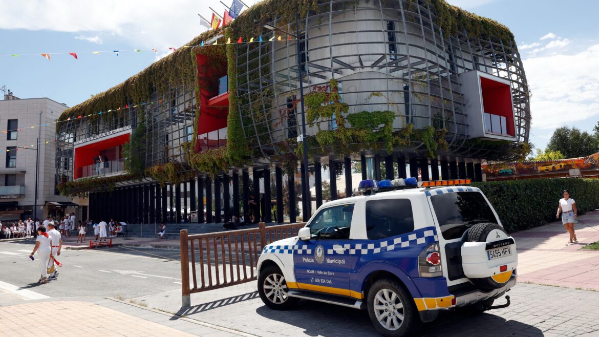Una explosión de cohetes en el chupinazo de noáin, navarra, deja 47 heridos leves y tres hospitalizados
